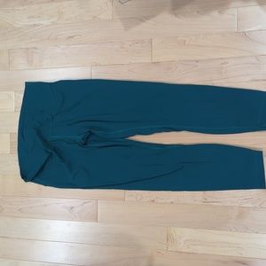 Gently worn Forrest Green Lululemon nulu leggings